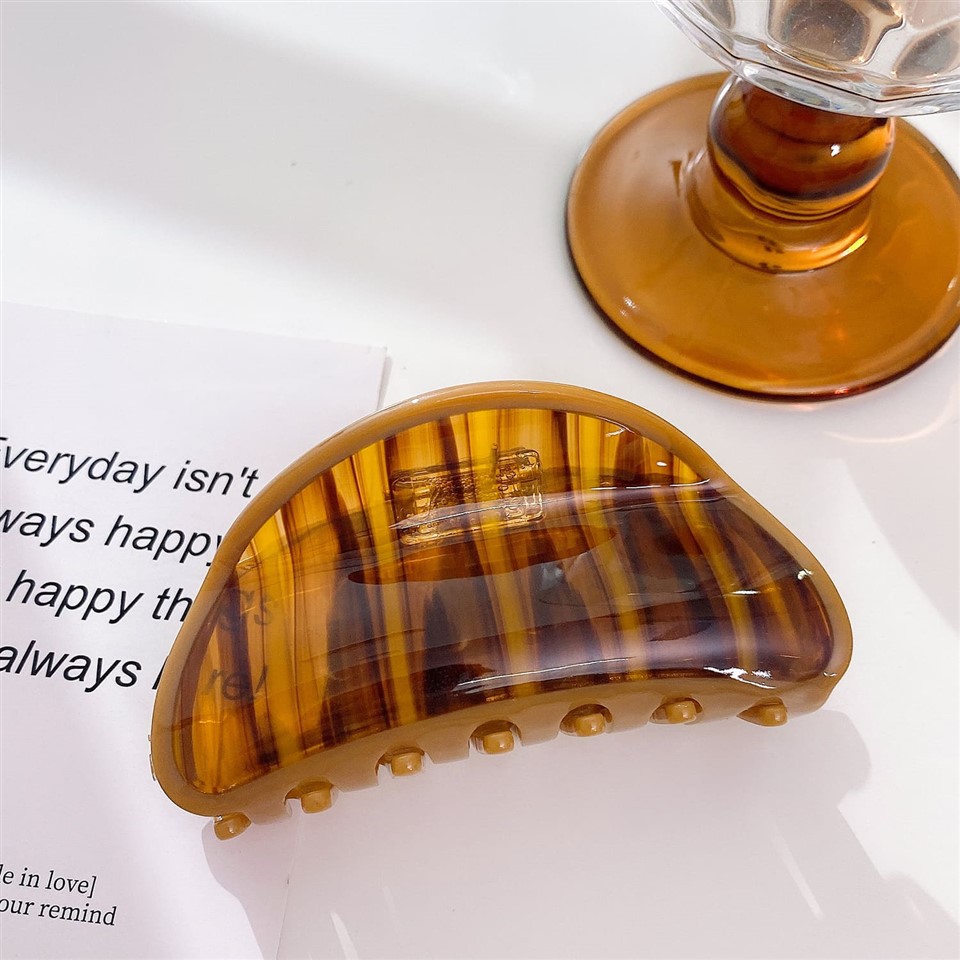 Large Retro Oval Clip